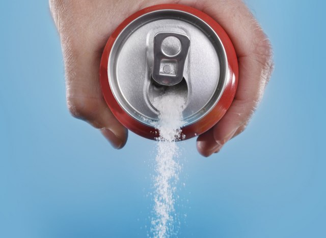 Šta nam radi preterani unos šećera? Ovo su simptomi